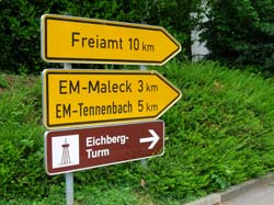 Neue Hinweisschilder für den Eichbergturm