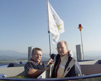 Regierungspr&auml;sident mit Jubil&auml;umsflagge auf dem Turm
