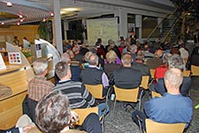 Bild der interessierten Zuschauer bei der 5 Jahresfeier des Eichbergturmes